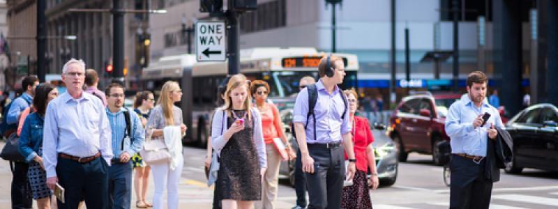 Chicago is Proposing A Fine Of Up To $500 For People Texting At Crosswalks